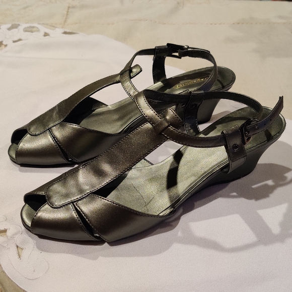Pewter Easy Spirit Strap Heeled Sandal. - Picture 3 of 8